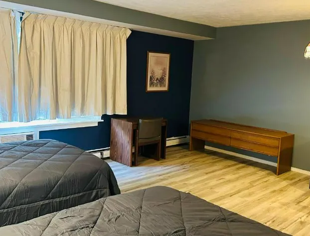 Capital O Swan Inn Comstock Park hotel detail image 4