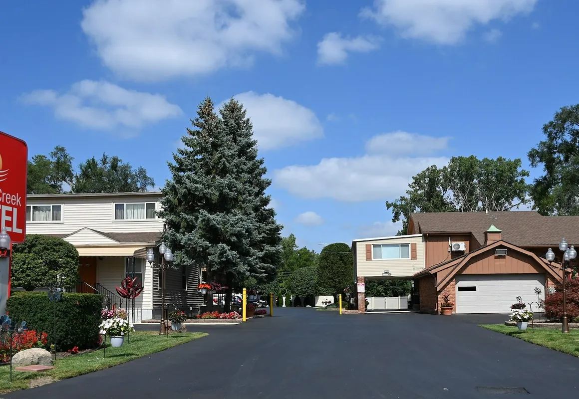 Fellows Creek Lodge hotel hero