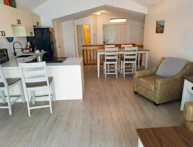 Pointes North Beachfront Hotel – 2 Person Spa Tub Studios hotel detail image 2