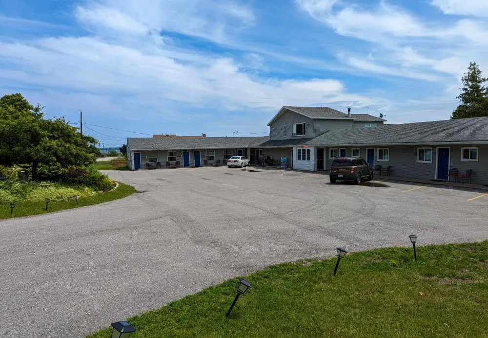 Huron Inn hotel hero