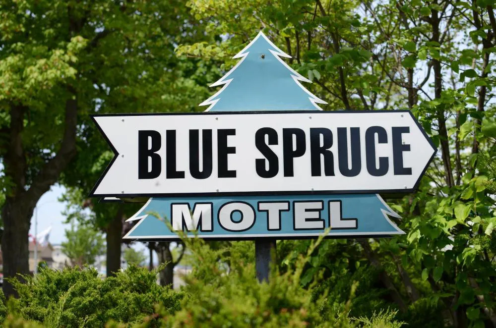 Ludington Blue Spruce Inn hotel hero