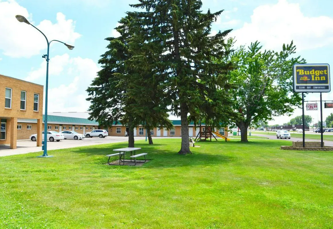 Budget Inn hotel hero