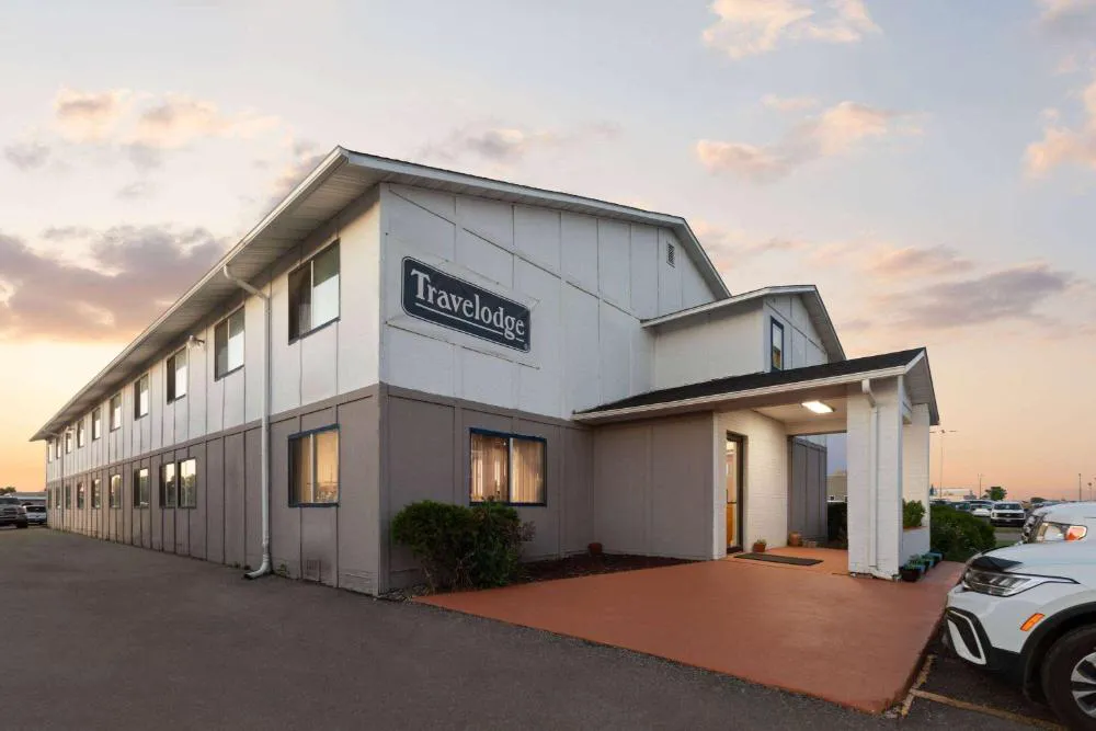 Travelodge by Wyndham Redwood Falls hotel hero