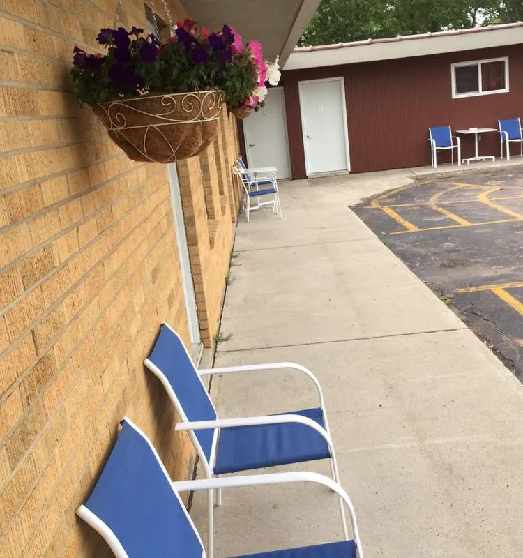 Highland Court Motel hotel hero