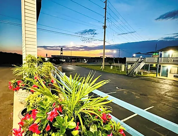 Ozark Inn & Suites hotel detail image 3