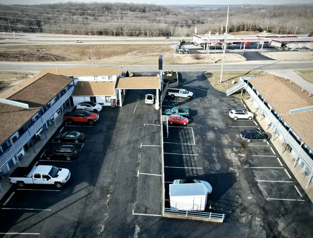 Ozark Inn & Suites hotel detail image 3