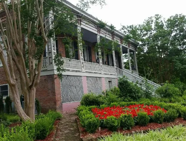 Corners Mansion Inn - A Bed & Breakfast hotel detail image 2