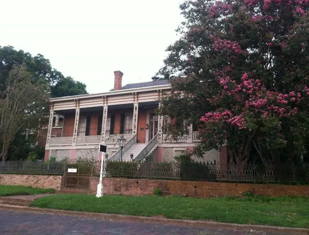 Corners Mansion Inn - A Bed & Breakfast hotel detail image 3