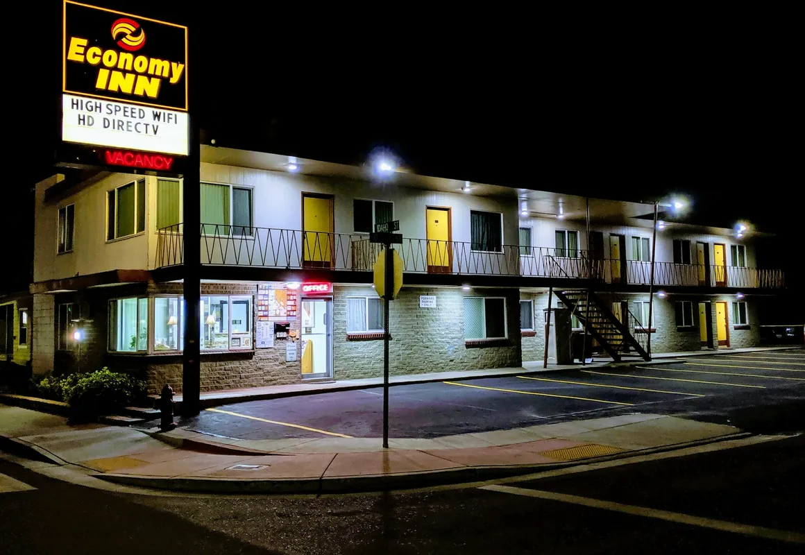 Economy Inn hotel hero