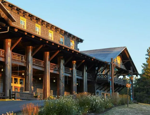 Glacier Park Lodge hotel detail image 1