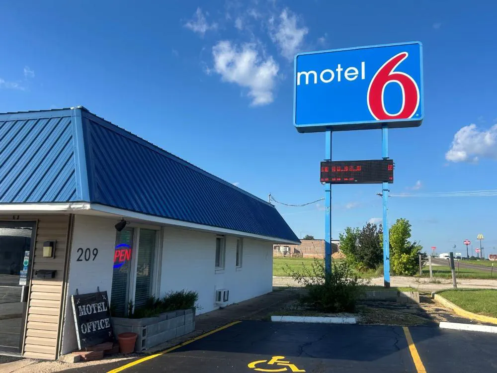 Motel 6 Sullivan, MO hotel hero
