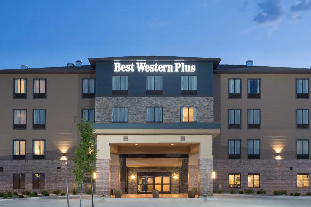 Best Western Plus Lincoln Inn & Suites hotel hero