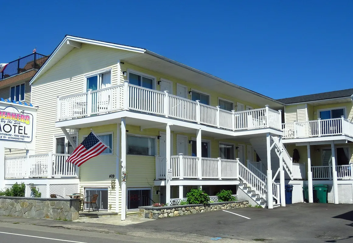 Breakers by the Sea hotel hero