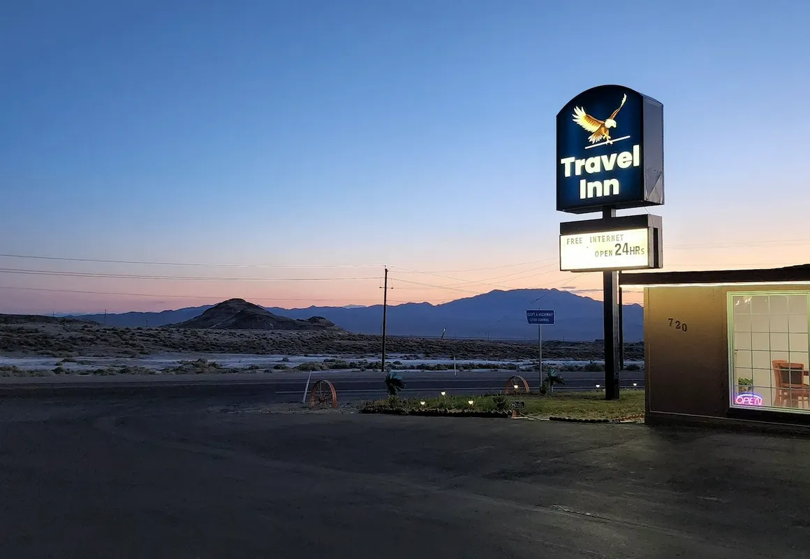 National 9 Inn hotel hero