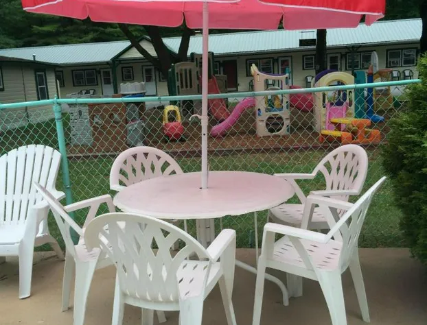 Perry's Motel and Cottages hotel detail image 1