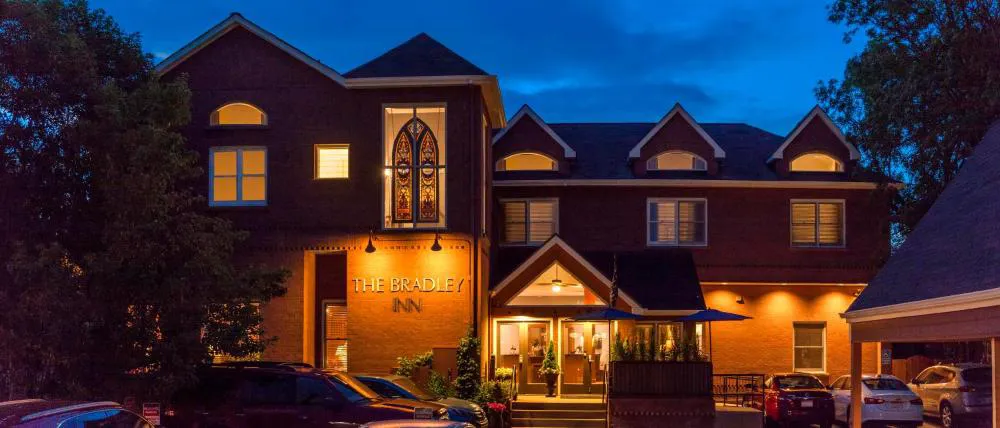 Bradley Boulder Inn hotel hero