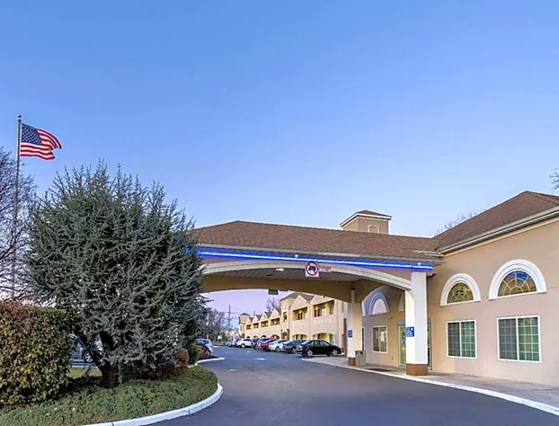 Days Inn & Suites by Wyndham Cherry Hill - Philadelphia hotel detail image 1