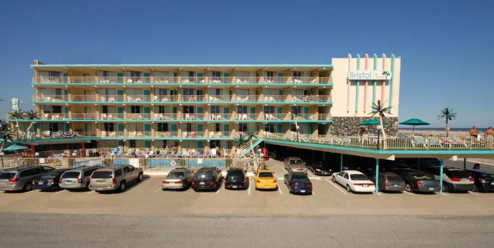 Bristol Plaza Resort Motel hotel hero