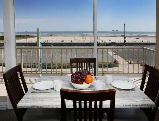 Aquarius Oceanfront Inn hotel detail image 3