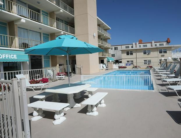 Aquarius Oceanfront Inn hotel detail image 4