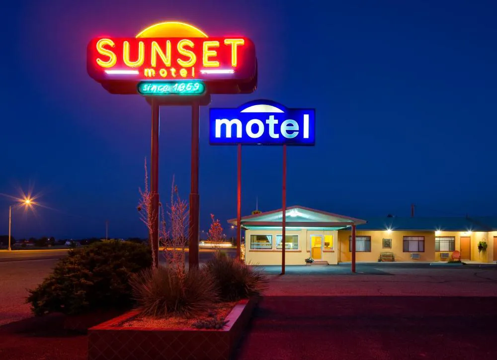 Sunset Motel hotel hero