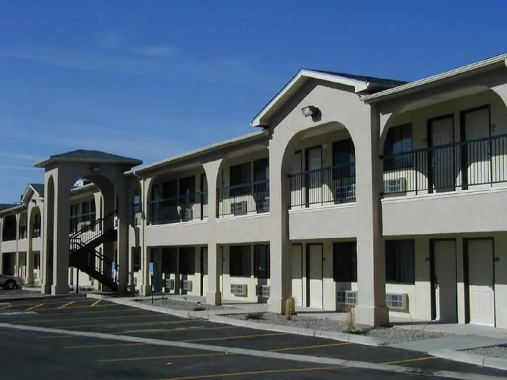 American Inn & Suites hotel hero