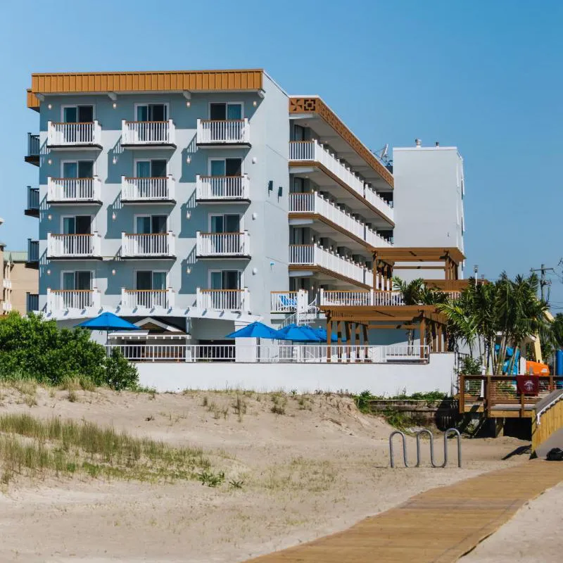 Mahalo Diamond Beach hotel hero