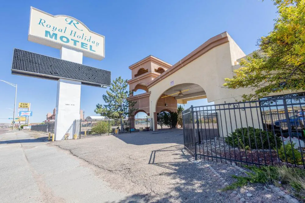 Royal Holiday Motel By Belvilla Gallup I-40 hotel hero