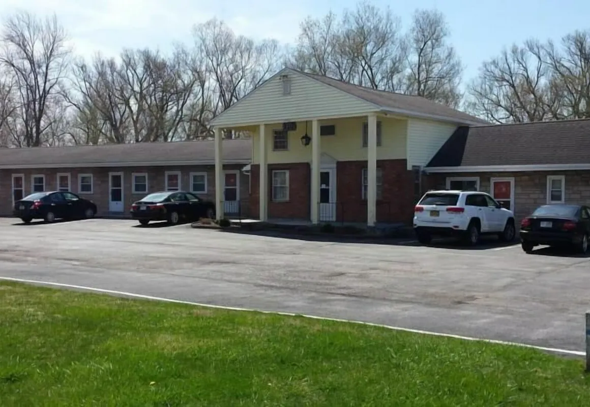 Colonial West Motel hotel hero