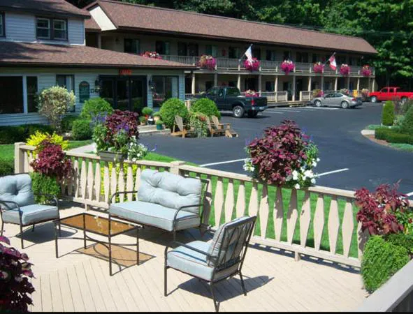 Tall Pines Motel hotel detail image 1