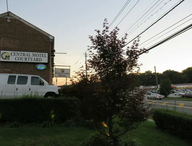 Central Motel Courtyard hotel detail image 1