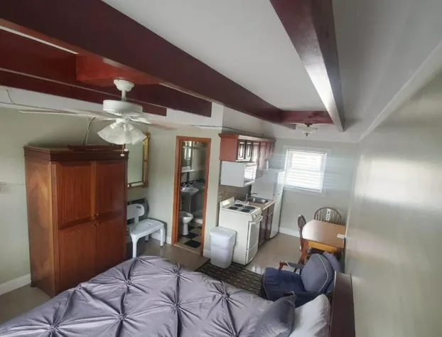 Golden Gate Lodging hotel detail image 2