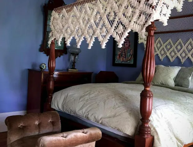 Oakcliff Bed and Breakfast hotel detail image 2