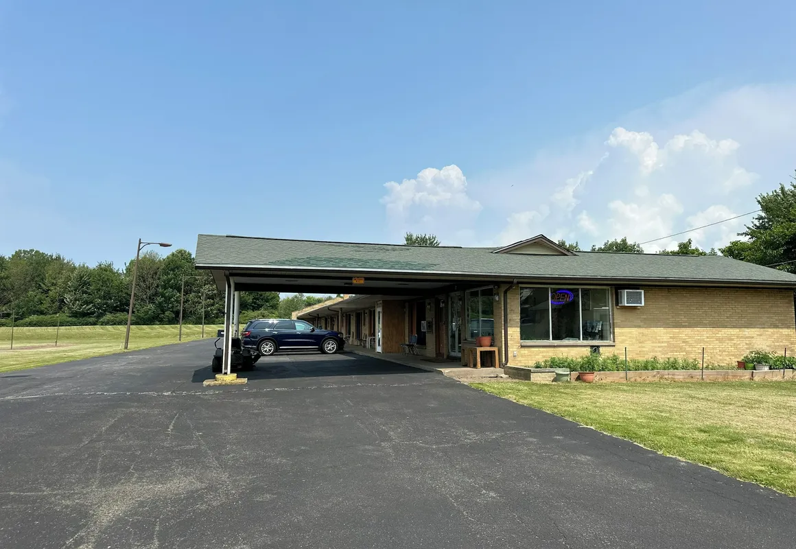 Holiday Motel Westfield hotel hero