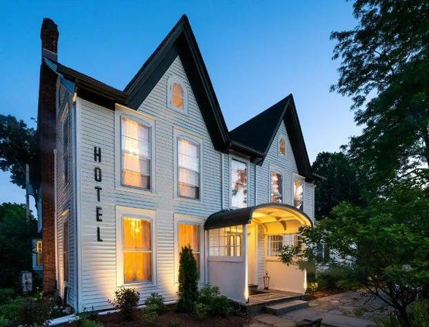 Twin Gables of Woodstock hotel detail image 2