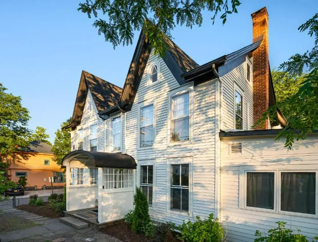 Twin Gables of Woodstock hotel detail image 3