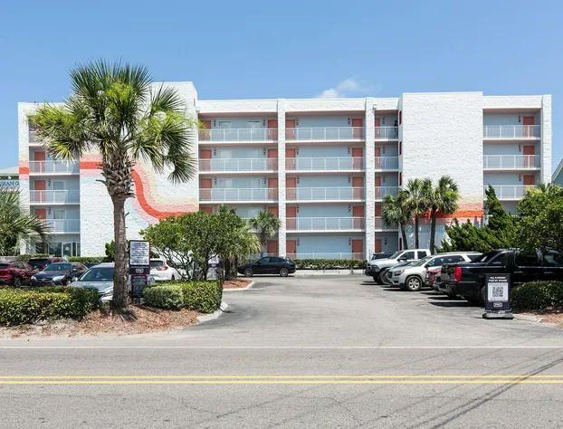 Golden Sands Carolina Beach Oceanfront, Tapestry by Hilton hotel detail image 1