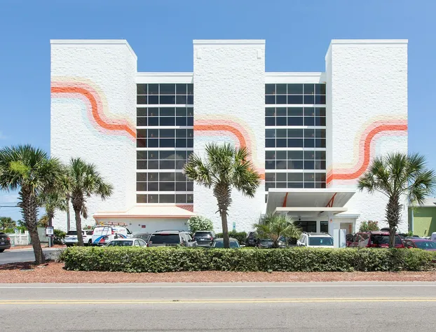 Golden Sands Carolina Beach Oceanfront, Tapestry by Hilton hotel detail image 4
