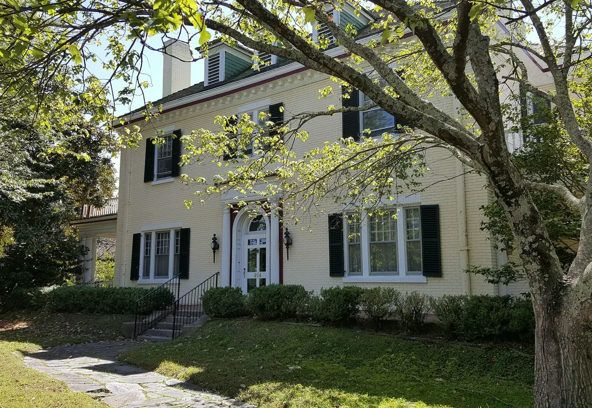 Morehead Manor B&B hotel hero