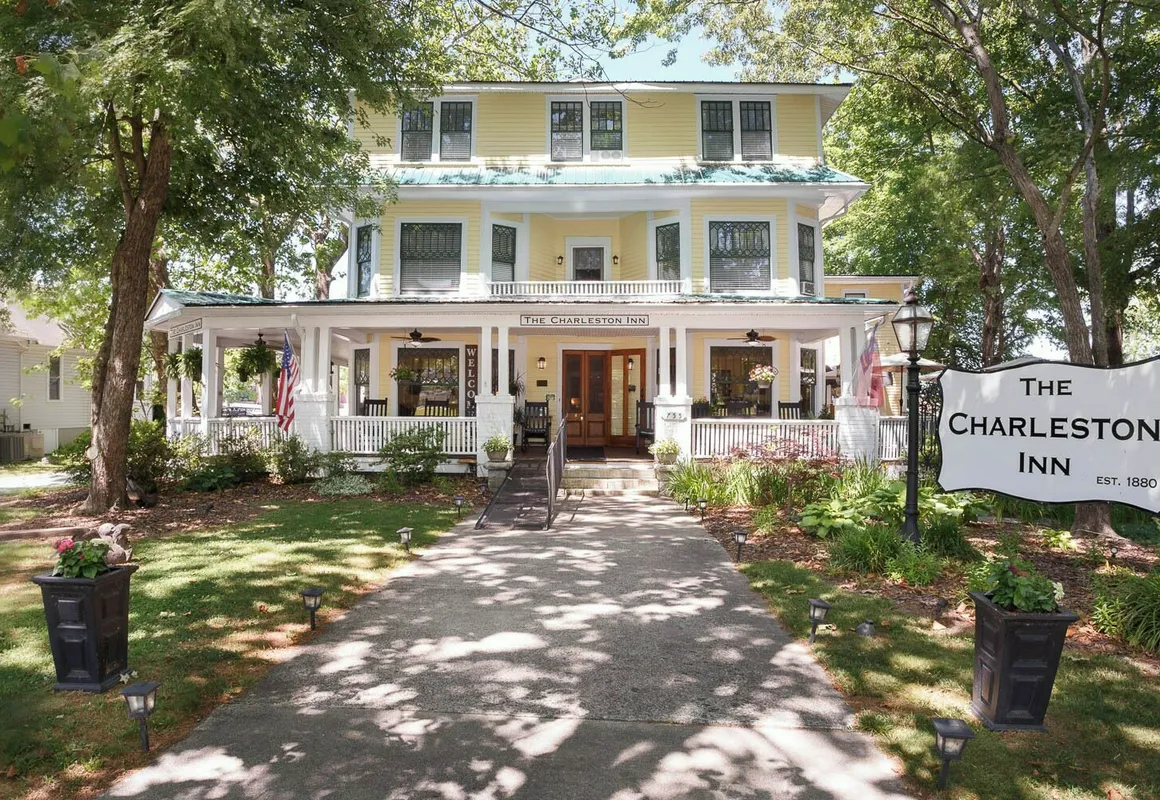 The Charleston Inn hotel hero
