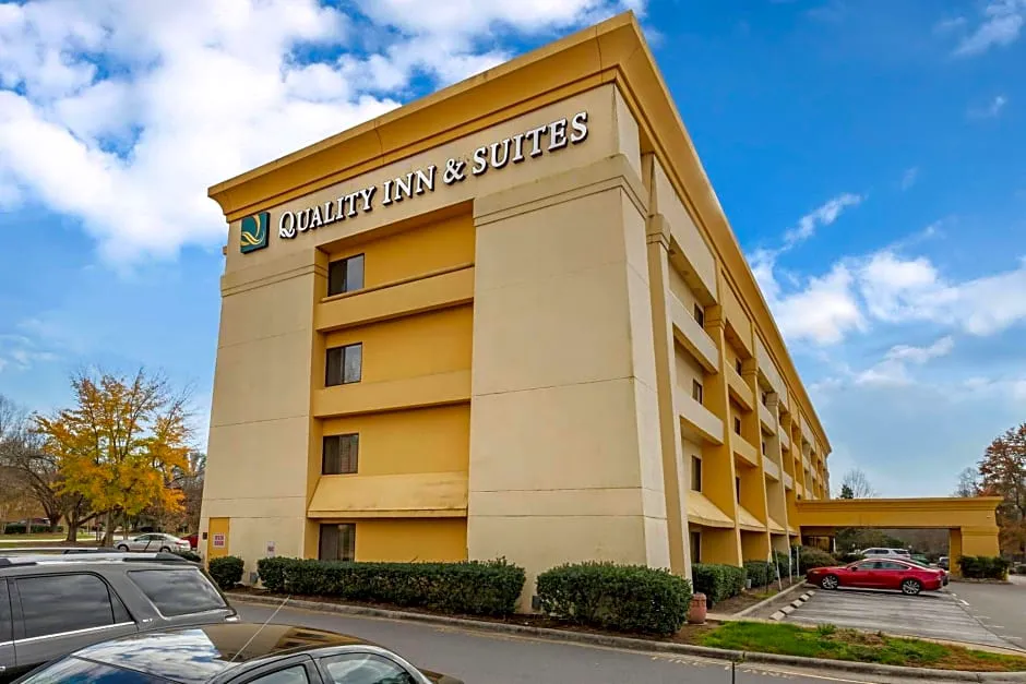 Quality Inn & Suites Raleigh Durham Airport hotel hero