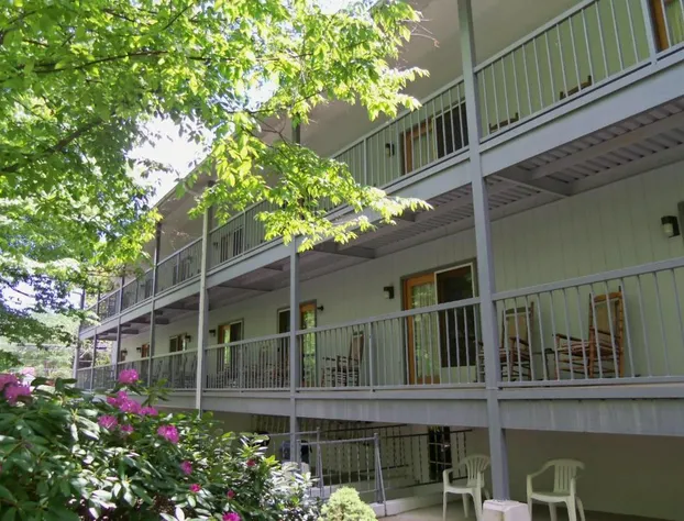 Four Seasons Inn hotel detail image 4