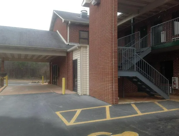 Highway Inn hotel detail image 4