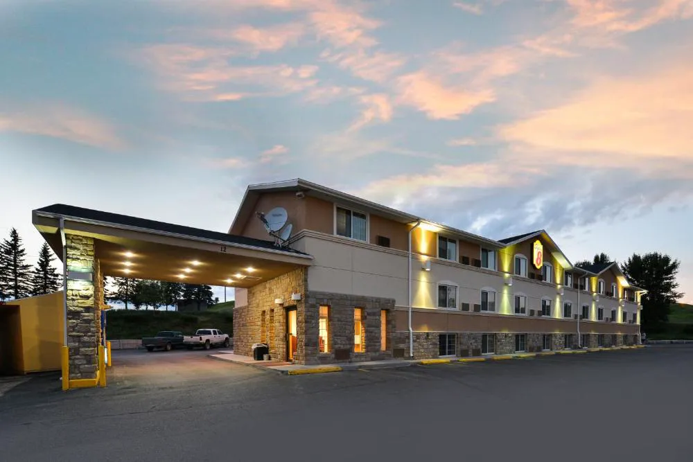 Super 8 by Wyndham Minot Airport hotel hero