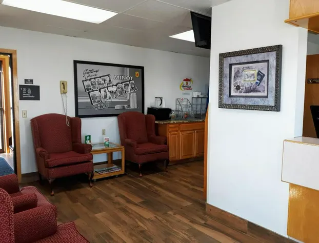 Super 8 by Wyndham Minot Airport hotel detail image 1