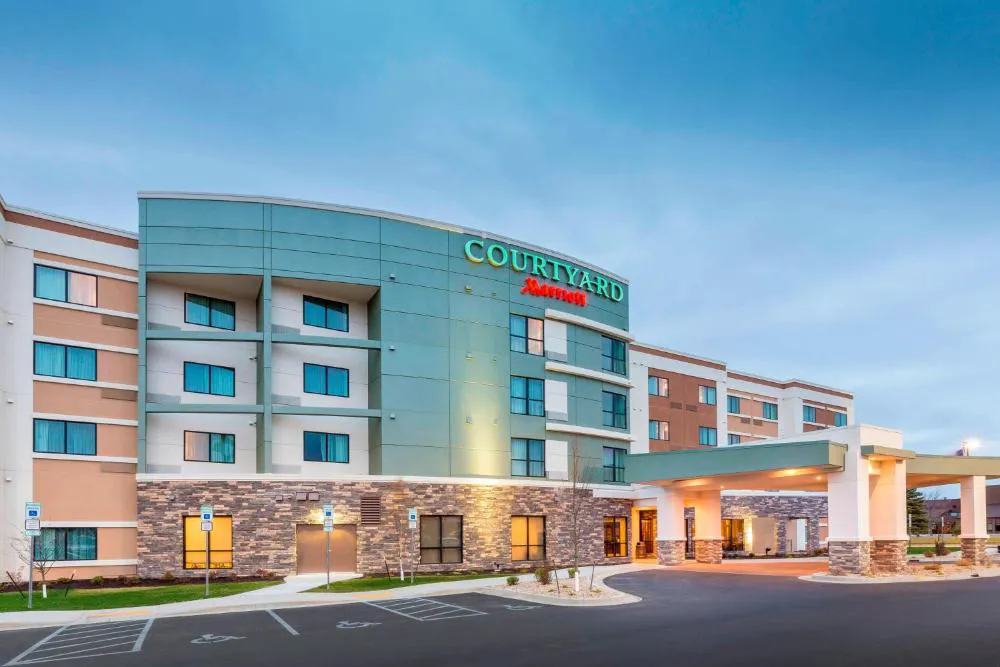 Courtyard by Marriott Bismarck North hotel hero