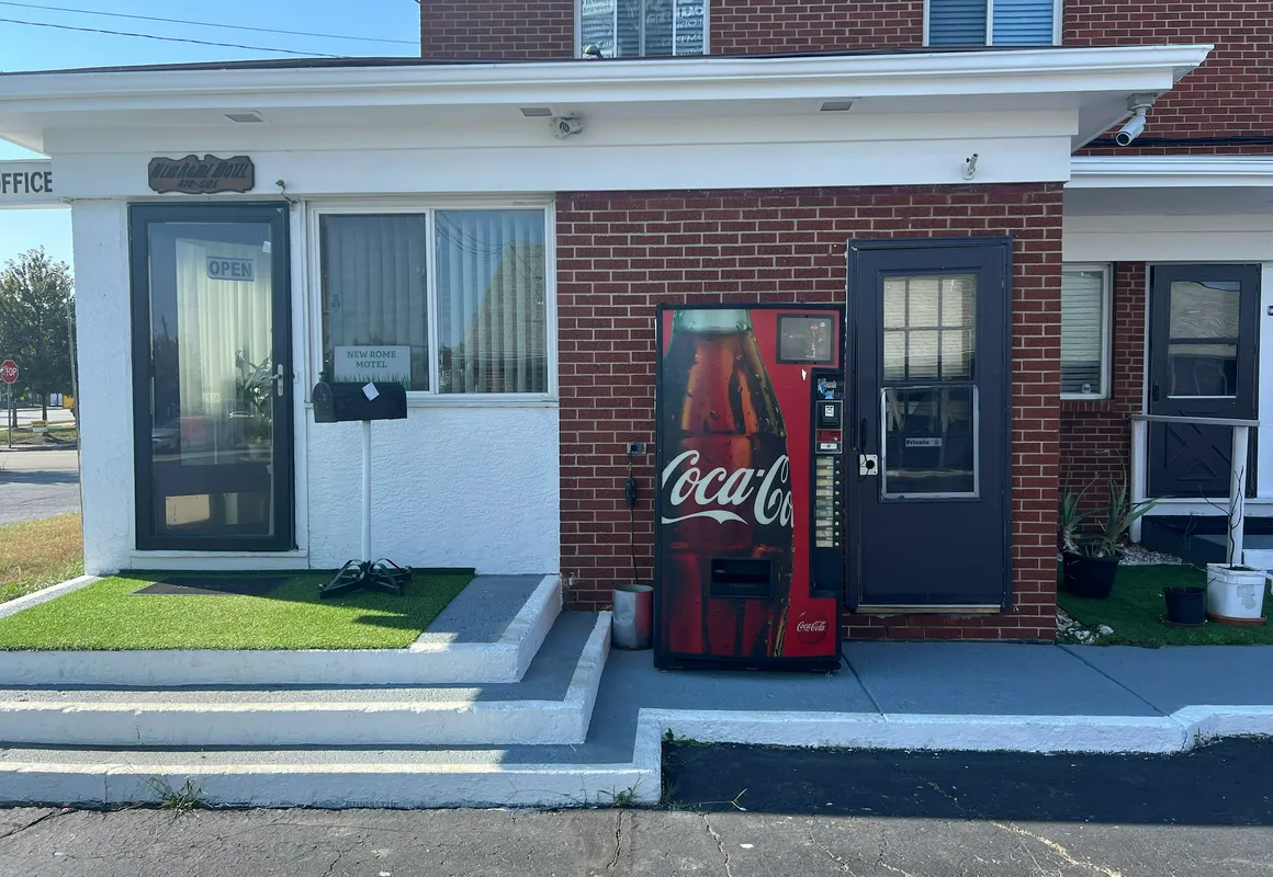 New Rome Motel hotel hero