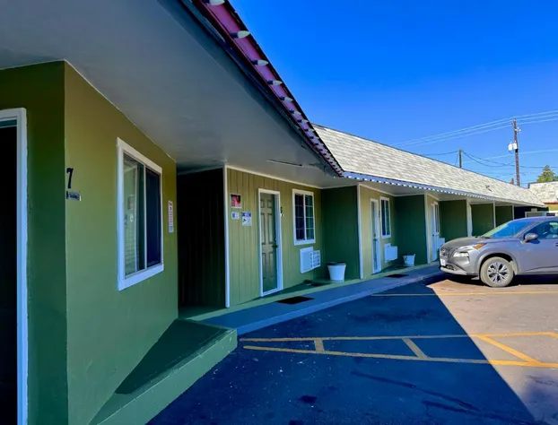 Chalet Motel hotel detail image 4