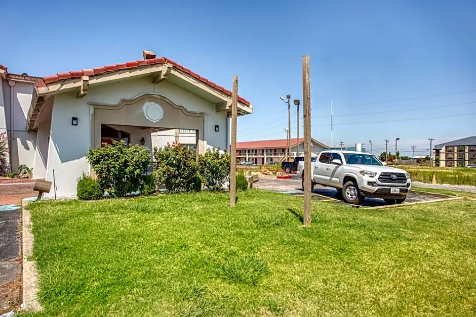 Rodeway Inn hotel hero