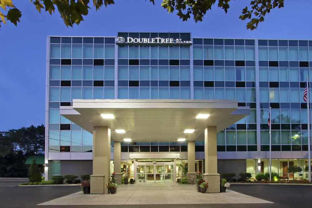 DoubleTree by Hilton Hotel Newark Ohio hotel hero